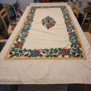 White tablecloth with floral felt embroidery